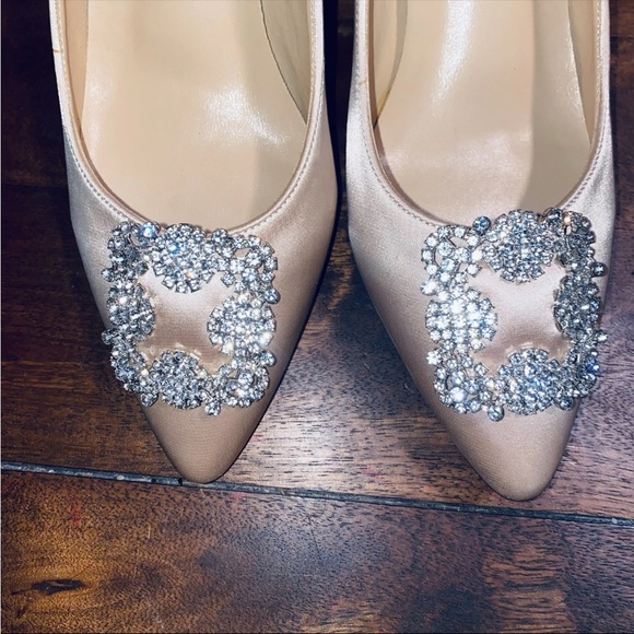 Manolo Blahnik Hangisi Champagne Satin Heels Sz41 / US 10.5 Crystal Embellished - Picture 5 of 16